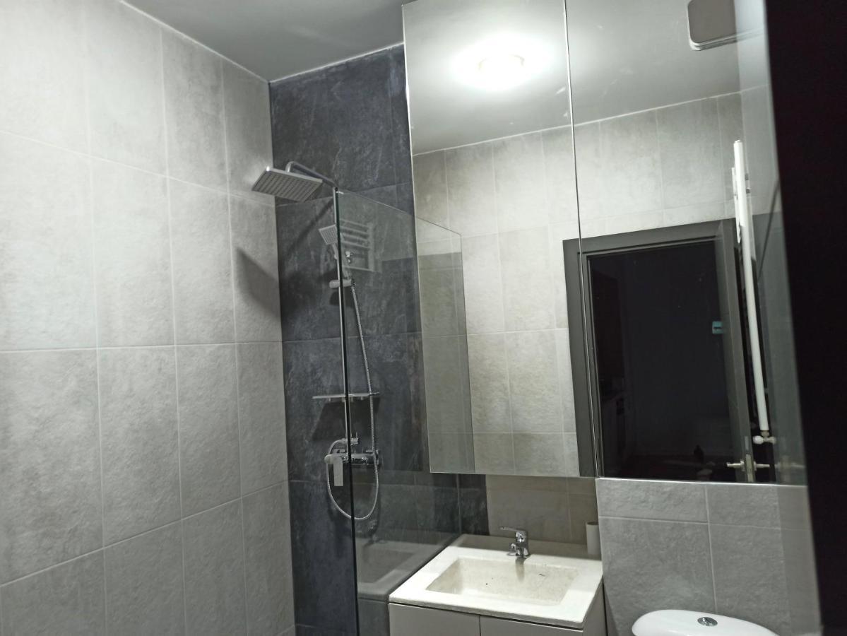 Stylish, Modern 2 Rooms Flat With River View, Near Presidential Palace Бухарест Екстер'єр фото